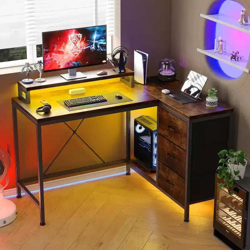 Bureau de jeu en L avec lumières LED, prises électriques, tiroirs et étagères, bureau d'angle pour ordinateur pour bureau à domicile, noir