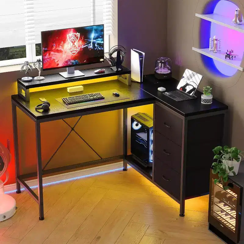 Bureau de jeu en L avec lumières LED, prises électriques, tiroirs et étagères, bureau d'angle pour ordinateur pour bureau à domicile, noir