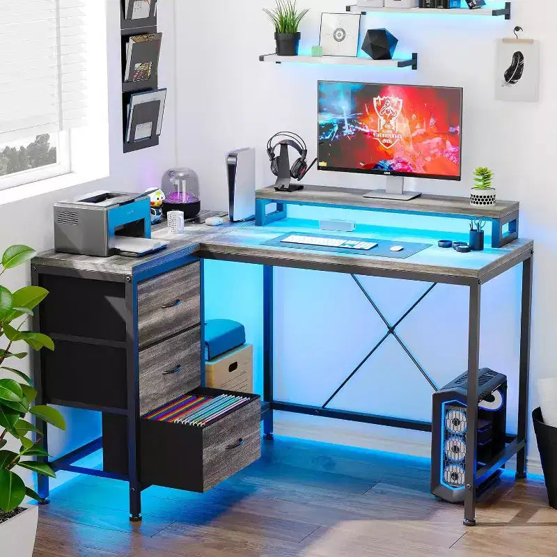 Bureau de jeu en L avec lumières LED, prises électriques, tiroirs et étagères, bureau d'angle pour ordinateur pour bureau à domicile, noir