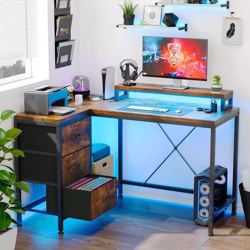 Bureau de jeu en L avec lumières LED, prises électriques, tiroirs et étagères, bureau d'angle pour ordinateur pour bureau à domicile, noir