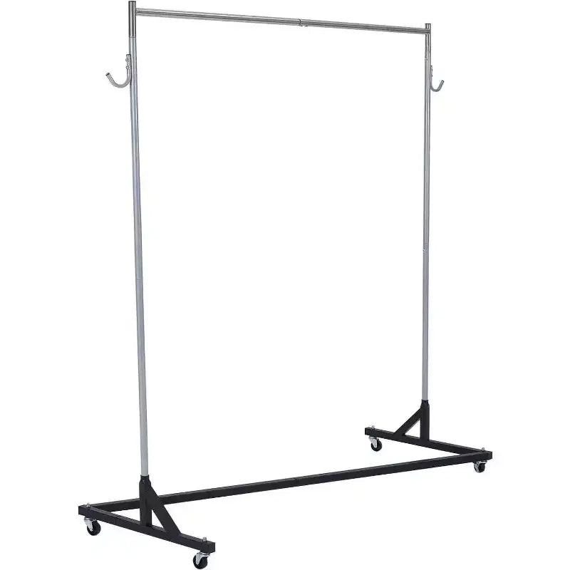 Portant à vêtements en Z sur roulettes, base orange ou noire, poteaux argentés, 2 housses de protection, pour présentation en magasin ou rangement dans un placard.