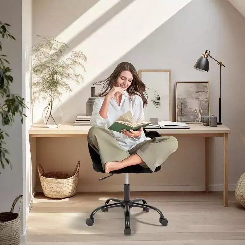 Chaise de bureau Kitty Vanity pivotante à 360°, en tissu peluche Teddy, réglable en hauteur, pour bureau, Noir/Blanc